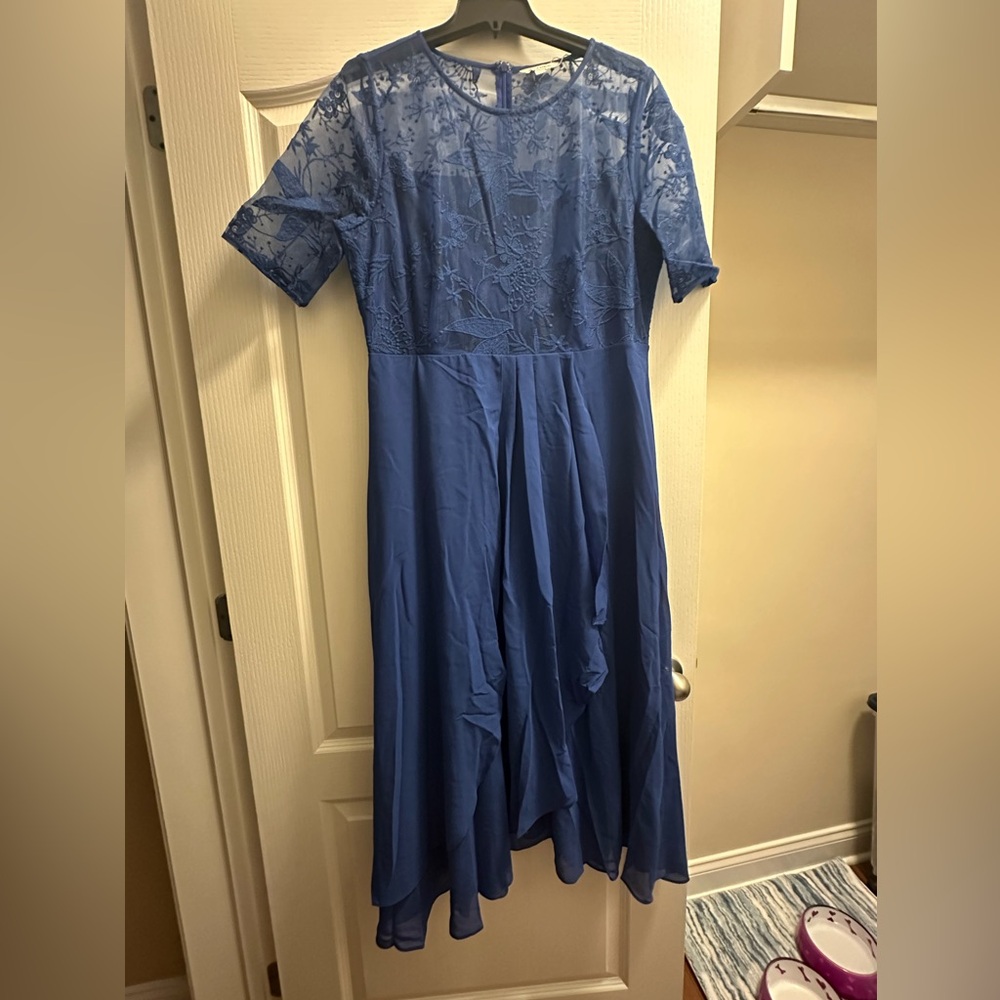 Chic Blue Midi Dress with Lace Detail